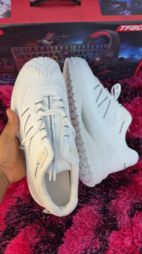 Unisex All-White Sports Sneakers with Textured Grip Sole – Lightweight Casual Running & Fashion Shoes