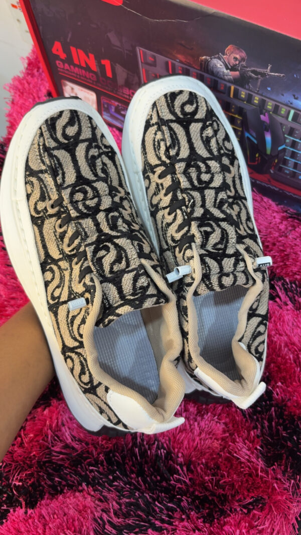 Luxury Patterned Casual Sneakers for Men – Stylish Beige Shoes with White Sole