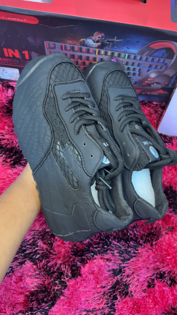 Black Stylish Unisex Sneakers – Lightweight Casual Sports Shoes