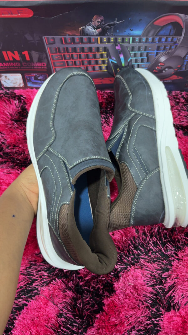 Men’s Charcoal Grey Slip-On Sneakers – Minimalist Design with Cushioned Sole