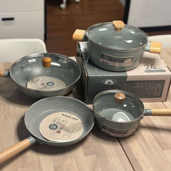 Premium Non-Stick Granite Cookware Set – Pots & Pans with Wooden Handles and Glass Lids (4-Piece Set)