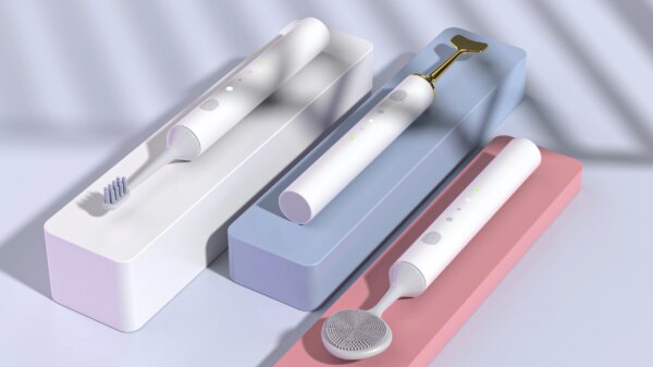 Portable Three Replaceable Heads ABS Housing CE 3.7V Sonic Electric Toothbrush Teeth Whitening 3 in 1 Ultrasonic Cleansing Sets